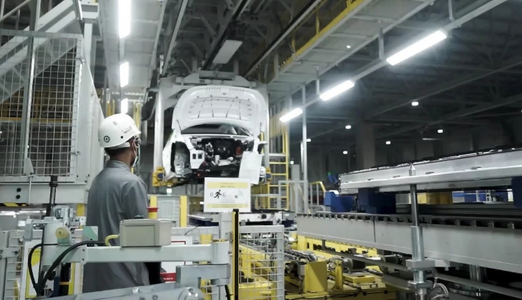 A worker installs the battery of a Hyundai IONIQ 5 electric car on April 6, 2023, at the Hyundai Motor Manufacturing Indonesia (HMMI) assembly plant in Cikarang, West Java. 