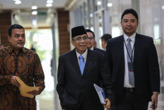 Former coordinating maritime affairs minister Indroyono Soesilo (center), who is touted to be the next Indonesian ambassador to the United States, leave the House of Representatives Commission I meeting room at the Senayan legislative complex in Jakarta after attending a confirmation hearing for ambassadorial candidates nominated by President Prabowo Subianto on July 5.