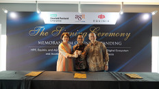 Meygin Agustina (left), managing director of PT Hewlett Packard Enterprise Indonesia, Widi Triwibowo (center), president director of PT Astra Graphia Information Technology, and Deon Montasser (right), country sales director at Equinix, pose during a photo-op after signing a memorandum of understanding to develop a digital ecosystem for AI applications in Indonesia. (Courtesy of Astragraphia)
