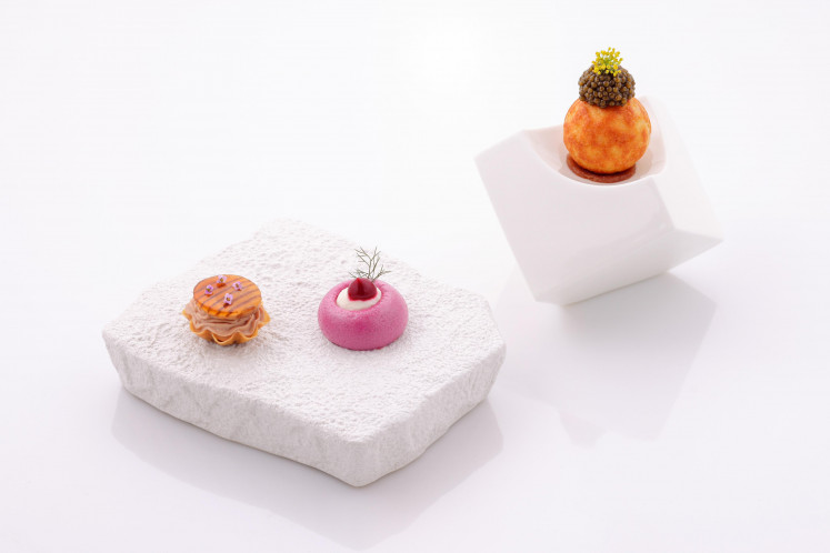The opening snacks include beetroot meringue, goose mousse and a cheddar cheese pancake, highlighting contrasting flavors and texture.