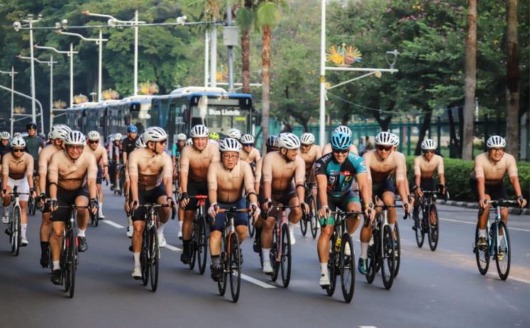 Pedal power: Jakarta Governor Pramono Anung (third left, front row) cycles on April 19 with members of a cycling community on Jalan Medan Merdeka Selatan, Gambir, Central Jakarta.