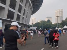 Healthy strides: A man checks his phone while running at Jakarta’s Gelora Bung Karno sports complex during Car Free Day on July 27, 2025.