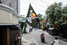A pirate flag from the Japanese anime One Piece is installed on a house on August 7, following an internet trend using the symbol to criticize government policies, in Solo, Central Java.