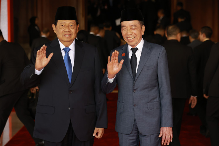 Susilo Bambang Yudhoyono (left) and Joko “Jokowi” Widodo, Indonesia’s sixth and seventh presidents, respectively, wave to reporters on Aug. 15, 2025, as they prepare to attend the annual plenary meeting of the People’s Consultative Assembly (MPR) at the Senayan legislative complex in Jakarta.