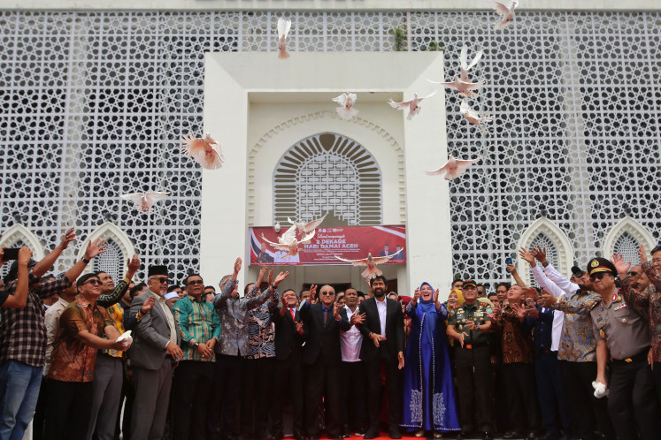 Peace and reconciliation: Aceh Governor Muzakir Manaf (eighth right) and Aceh wali nanggroe (traditional leader) Malik Mahmud (center) release doves with former Free Aceh Movement (GAM) officials and incumbent Aceh Regional Leadership Coordination Forum (Forkopimda) officials during the 20th anniversary ceremony of the Aceh Peace Agreement in Banda Aceh, Aceh, on August 15, 2025,