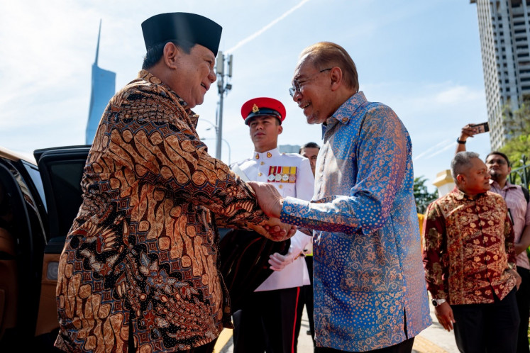 Malaysian Prime Minister Anwar Ibrahim (right) greets President Prabowo Subianto (left) upon the latter's arrival at Rumah Tangsi tourism and cultural center in Kuala Lumpur, Malaysia on Jan. 9, 2025. Prabowo visited Anwar in Kuala Lumpur to discuss various bilateral and regional issues. 