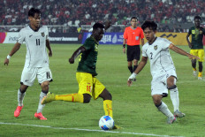Indonesia U-17 soccer players Fabio Azkairawan (right) and Muhamad Zahaby Gholy (left) attempt to block Mali’s Mohamed Dhiarra during the 2025 Independence Cup match on Aug. 18 at the North Sumatra Main Stadium in Deli Serdang. Indonesia lost to Mali 1-2, securing second place.