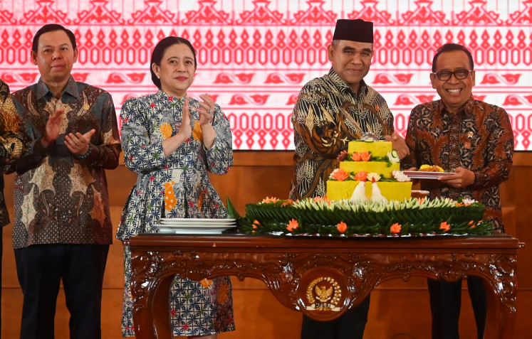 People's Consultative Assembly (MPR) Speaker Ahmad Muzani (second right) shakes hands with Coordinating Human Development and Culture Minister Pratikno (right) on Aug. 18, witnessed by House of Representatives Speaker Puan Maharani (second left) and Regional Representatives Council (DPD) Speaker Sultan Bachtiar Najamudin during the commemoration of National Constitution Day and the MPR's 80th anniversary at the Senayan legislative complex in Central Jakarta.