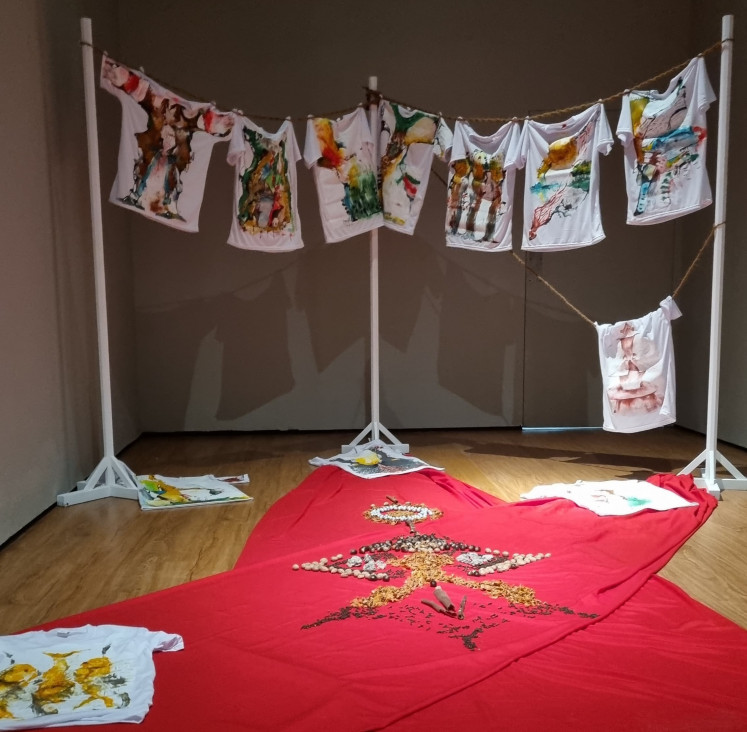'Akar Merah' (2025) by Fadriah Syuaib. Wood, palm-fiber rope, ready-made shirts, acrylic paint. 250 x 250 centimeters. Courtesy of Mirah M.
