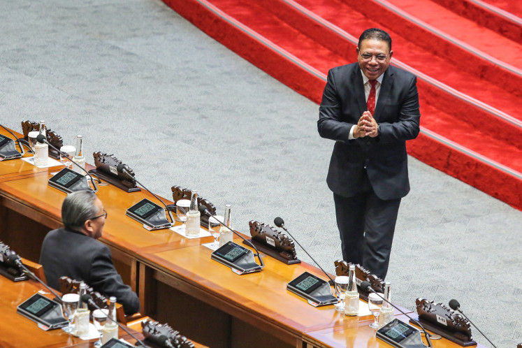 Constitutional Court justice-elect Inosentius Samsul (right) greets lawmakers during the House of Representatives plenary meeting at the Senayan legislative complex in Jakarta on Aug. 21, 2025.