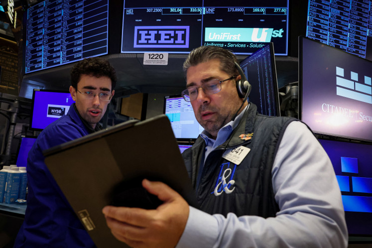 Traders work on the floor at the New York Stock Exchange (NYSE) in New York City, US, on Aug. 21, 2025.