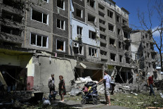 Russia claims more Ukraine land as hopes for summit fade