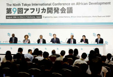 Japanese Prime Minister Shigeru Ishiba (center) holds a joint press conference following the ninth Tokyo International Conference on African Development in Yokohama on Aug. 22, 2025.