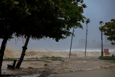 Waves approach Cua Lo beach, while Typhoon Kajiki approaches Nghe An province, Vietnam on August 25, 2025.