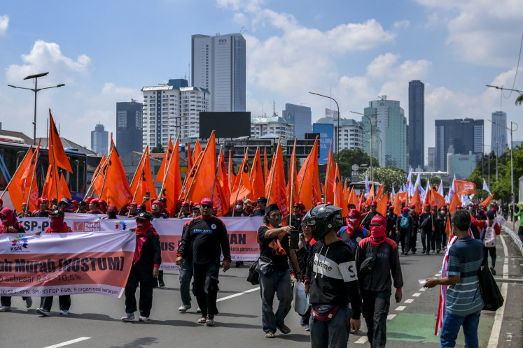 Workers march towards the House of Representatives building in Jakarta on August 28, 2025, demanding fairness from lawmakers who seek to raise their own allowances while workers’ calls for wage increases are ignored.