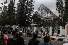 Protesters set fire to regional council buildings in several provinces