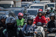 Motorists brave bumper-to-bumper traffic on Jl. KH Guru Amin in Pancoran, South Jakarta, on Aug. 28, 2025.
