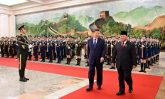 Chinese President Xi Jinping greets visiting President Prabowo Subianto (right) at the Great Hall of the People, in Beijing on Nov. 9, 2024. 