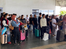 Repatriated Indonesian migrant workers await the verification process upon their arrival at Batam Centre International Ferry Terminal in Batam, Riau Islands, on Sept. 4, 2025. The Indonesian Consulate General in Johor Bahru has repatriated 50 Indonesians through Stulang Laut International Terminal in Johor Bahru, Malaysia.