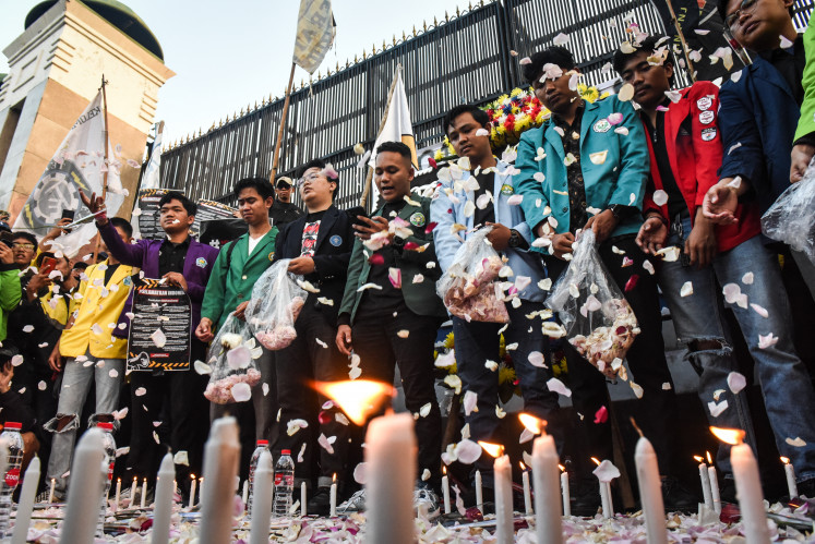 University students from the Indonesian Student Executive Board Alliance scatter flower petals during a demonstration to reiterate the “17+8 People’s Demands”, a platform of short-term and long-term reform demands raised during recent protests to lawmakers in front of the House of Representatives complex in Jakarta on Sept. 4, 2025.