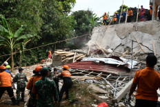 A joint rescue team from the Indonesian Army, Bogor Fire Department and the Bogor Disaster Mitigation Agency (BPBD) clears the rubble of the collapsed mosque on Sept. 7 in Sukamakmur Village, Bogor, West Java. Four people were killed and 85 others injured in the incident.