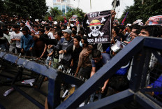 Protestors hold up a banner bearing the Straw Hat Pirates logo from the manga ‘One Piece’ as they try to break through a police barricade on Sept. 8, 2025, during an anticorruption rally in Kathmandu.