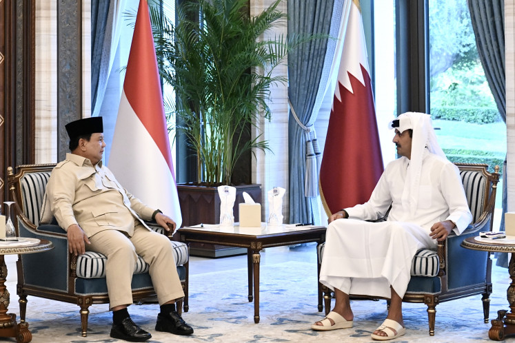 President Prabowo Subianto talks with Qatari Emir Sheikh Tamim bin Hamad Al-Thani on Sept. 12 in Doha.