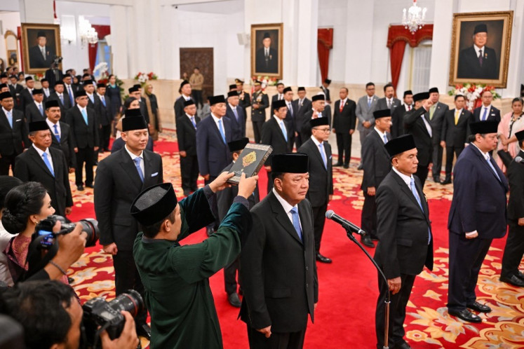 Cabinet ministers under President Prabowo Subianto take their oaths of office during a swearing-in ceremony at the Presidential Palace in Jakarta on Oct. 21, 2024. (AFP/Bay Ismoyo)

