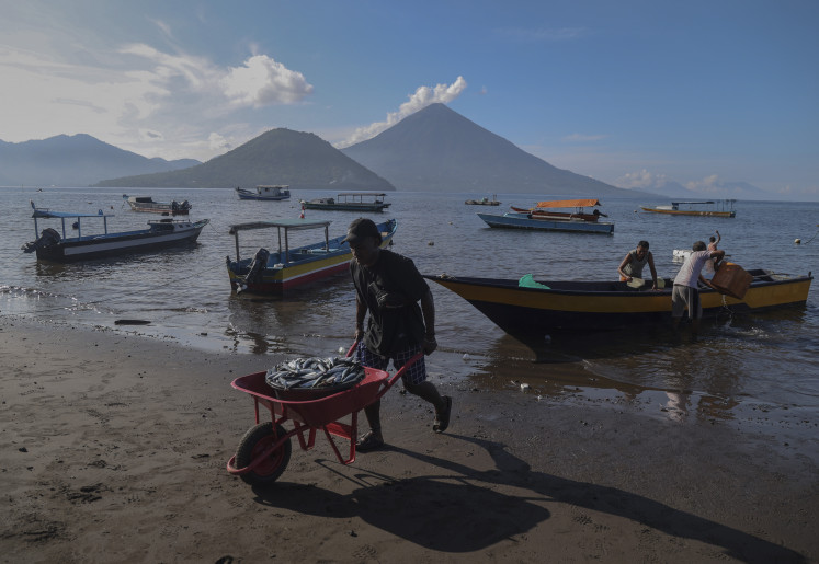 Fishermen unload their catch from a boat in September 2025 in the Fitu fishing village in Ternate, North Maluku.