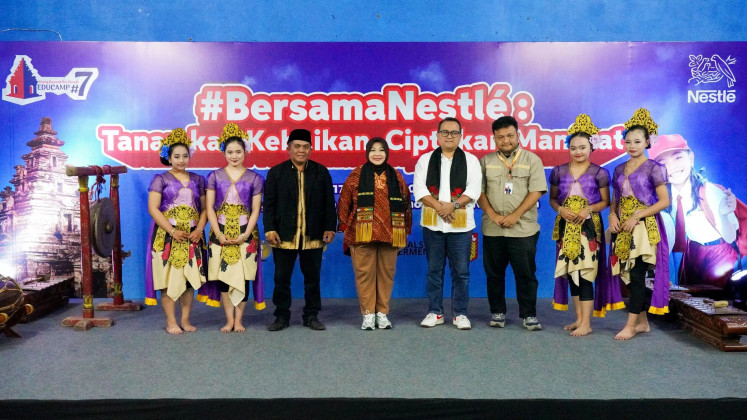 The opening of the #BersamaNestle: Tanamkan Kebaikan, Ciptakan Manfaat activity in Buntu village, Kejajar district, Wonosobo regency, Central Java, was attended by Buntu village chief Suwoto (third left), Bappeda Wonosobo city head of government, social and cultural affairs Harjanto (fourth right), Millenials Empowerment chair Farhan Atidi Dhaifullah (third right) and Nestle Indonesia director of corporate affairs and sustainability Sufintri Rahayu (fourth from left) as a symbol of collaboration in community empowerment and environmental preservation during the Independence Day celebration.