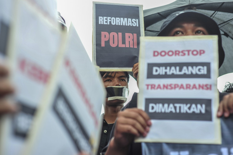 Journalists, student press members and members of the Koalisi Anti Pembungkaman Demokrasi civil movement hold a silent protest on Sept. 17, 2025 while carrying posters emblazoned with pro-democracy messages at the Jambi Police headquarters in Jambi. Members of press organizations, including the Indonesian Photojournalists (PFI) Jambi and the Alliance of Independent Journalists (AJI) Jambi, participated in the demonstration and called for the prosecution of police officers who reportedly attempted to prevent press workers from carrying out their journalistic duties in recent mass protests.