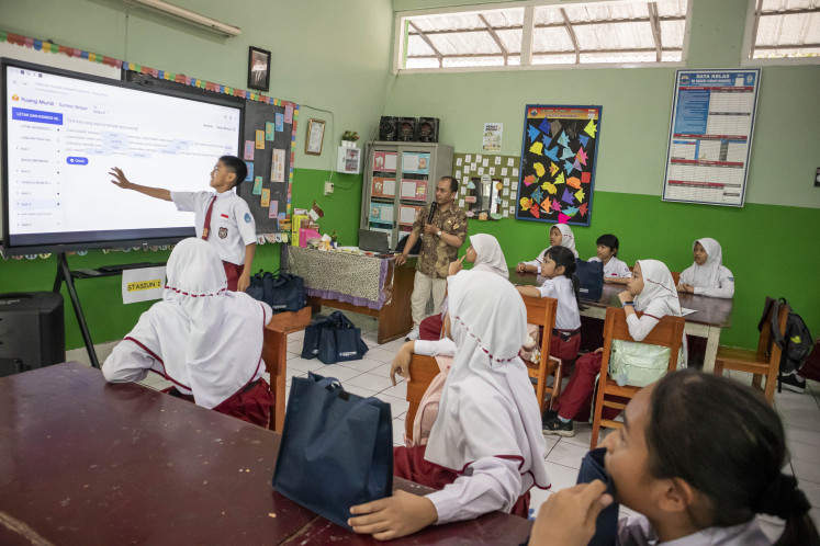 Students participate in learning activities using an interactive digital screen at SDN Cimahi Mandiri 1 state elementary school in Cimahi, West Java, on Sept. 22, 2025.