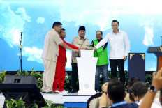 Housing and Settlements Minister Maruarar 'Ara’ Sirait (left), President Prabowo Subianto (center), Coordinating Infrastructure Minister Agus Harimurti Yudhoyono (right) and community representatives at the launch on Sept. 29 of 26,000 subsidized homes nationwide in Bogor, West Java.