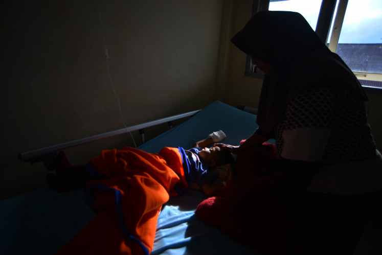 Free ailment: A woman watches over her son on Oct. 2, at Lubuk Basung Regional General Hospital in Agam, West Sumatra, where he is receiving treatment for a foodborne illness allegedly contracted after consuming food provided through the free nutritious meal program. According to official data as of Oct. 1, at least 86 students in Lubuk Basung are believed to have gotten ill from eating free meals distributed via the nationwide program, prompting local authorities to issue an “extraordinary incident” (KLB) alert.

