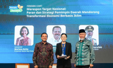 Bali Regional Secretary Dewa Made Indra and West Sumatra Governor Mahyeldi Ansharullah, in a fireside chat moderated by senior journalist Marissa Anita, at Bali Climate Week’s National Forum, highlighting the role of local leadership in climate-driven economic transformation and the importance of integrating local wisdom into sustainable development. (Courtesy of Pekan Iklim Bali)