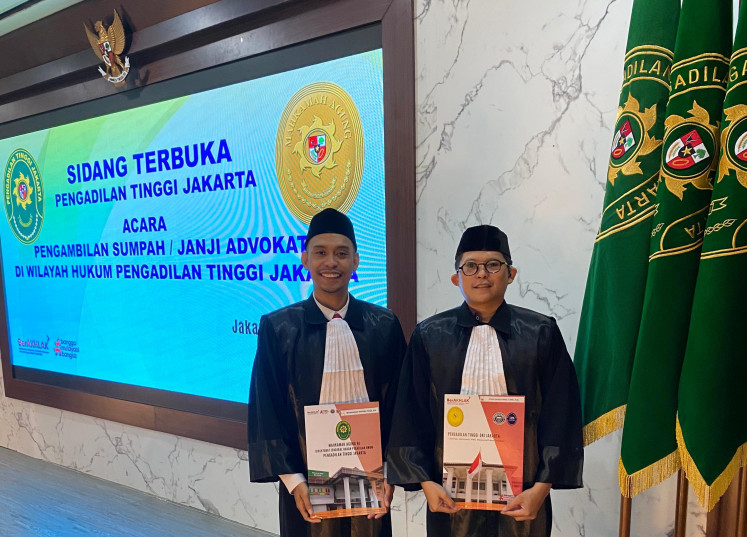 Breaking barriers: Lawyers Andi Kasri Unru (left) and Muhammad Andika Panji pose on June 24, 2025, after taking their oath as lawyers at the Jakarta High Court in Cempaka Putih, Central Jakarta. The two trailblazers have been recognized by the Museum of Indonesian World Records (MURI) as the first deaf lawyers in the country.