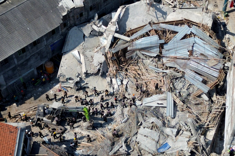 Rubble and ruin: Personnel of a joint team remove debris on Saturday to search for students after a building collapsed at the Al Khoziny Islamic boarding school (Pesantren) in Buduran district, Sidoarjo, East Java. The death toll from the building’s collapse rose to 40, and the search for bodies continues.