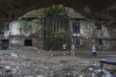 Lost to modernity: Urban expansion squeezes Batavia-era warehouse