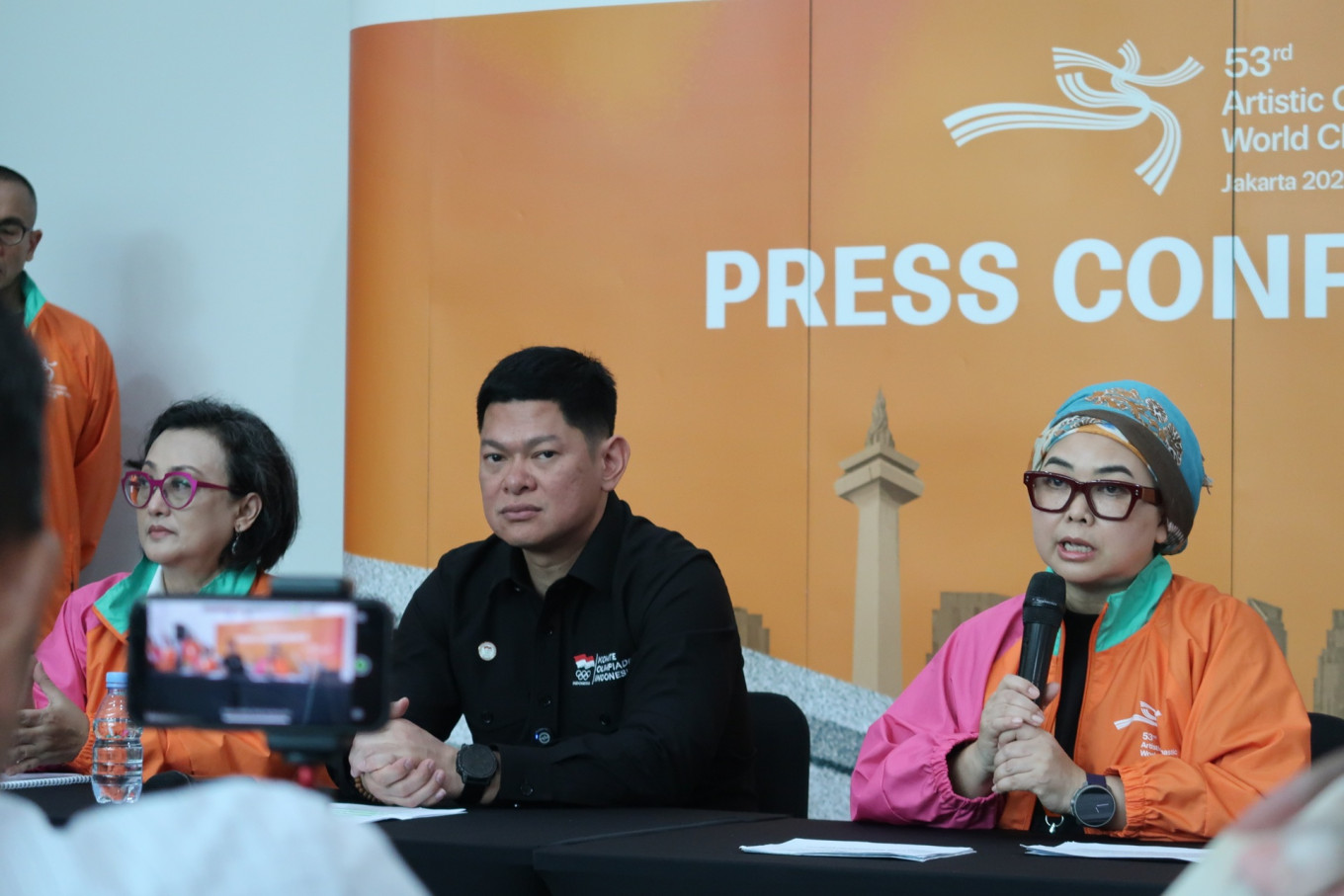 Ita Yuliati (right), chair of the Indonesian Gymnastics Federation (FGI), addresses a press conference for the 53rd FIG Artistic Gymnastics World Championships at the Indonesia Arena in Central Jakarta on Oct. 10, 2025, alongside Raja Sapta Oktohari (center), chair of the National Olympic Committee (NOC) Indonesia.