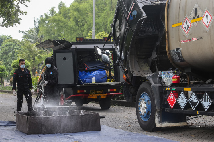 Personnel of National Police's bomb squad (Gegana) decontaminates a vehicle believed to be contaminated by Cesium-137 (Cs-137) at the Modern Cikande Industrial Estate (MCIE) in Serang, Banten on Oct. 7, 2025.