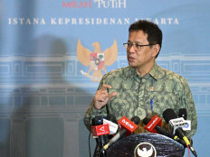Finance Minister Purbaya Yudhi Sadewa addresses reporters’ questions at the State Palace in Central Jakarta on Friday, Sept. 19, 2025.
