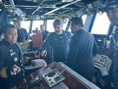 Indonesian Navy chief of staff Muhammad Ali (second right) vists the bridge of Italian light aircraft carrier Giuseppe Garibaldi on May 29, 2024, during his visit to Italy. Ali said the navy could use the carrier for both war military operation and military operation other than war missions. 