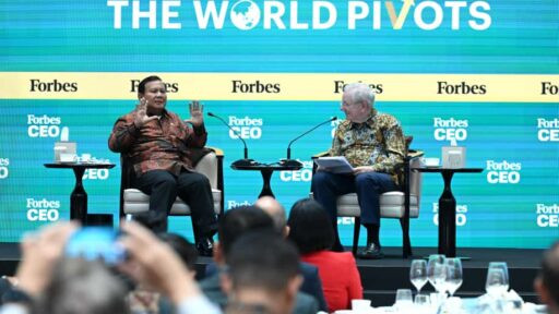 President Prabowo Subianto is seen talking to Chairman and Editor-in-Chief of Forbes Media Steve Forbes on Oct. 15 at the Forbes Global CEO Conference 2025 which took place at The St. Regis Hotel in Jakarta. Photo: BPMI Setpres/Kris