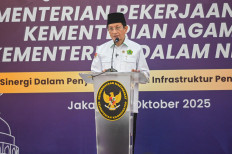 Religious Affairs Minister Nasaruddin Umar delivers a speech on Oct. 14 during the signing ceremony of an agreement between three ministries to strengthen oversight of pesantren (Islamic boarding school) building safety in Jakarta. The Office of Coordinating Social Empowerment Ministry oversaw the signing of the agreement between Public Works Ministry, Religious Affairs Ministry and Home Ministry following a deadly collapse of the Al Khoziny boarding school in Sidoarjo, East Java.