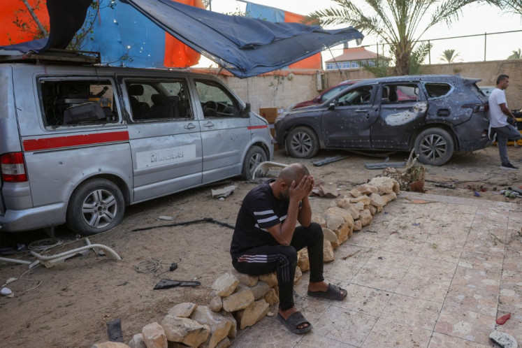 A man mourns following an Israeli strike that reportedly struck a house used by journalists in the Al-Zawayda city near Deir al-Balah, in the central Gaza on October 19, 2025, in which, according to the Gaza Civil defense at least two people including a journalist were killed. Israel resumed airstrikes on the Gaza Strip on October 19, after accusing the Palestinian militant group Hamas of breaking a ceasefire and hostage release deal brokered last week.