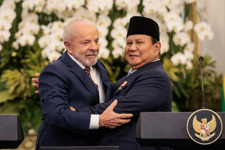 Brazil's President Luiz Inacio Lula da Silva (left) and Indonesia's President Prabowo Subianto attend a press conference after their bilateral meeting at the presidential palace in Jakarta on October 23, 2025.