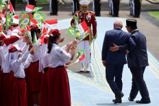 President Prabowo Subianto (right) and Brazilian President Luiz Inácio Lula da Silva (second right) walk during a welcoming ceremony at the State Palace in Jakarta on Oct. 23, 2025.