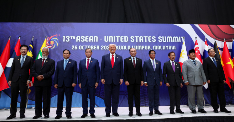 United States President Donald Trump (fifth left) takes a photo with ASEAN leaders on Sunday during the 47th ASEAN Summit in Kuala Lumpur.