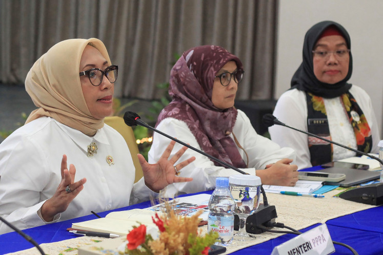 Women's Empowerment and Child Protection Minister Arifatul Choiri Fauzi (left) sits next to the ministry's secretary Titi Eko Rahayu (center) and women's rights protection deputy Desy Andriani (right) during a press conference at the ministry's office in Jakarta on Oct. 27, 2025. The ministry has received more than 25,000 cases of violence involving at least 27,325 child and women as victims in the past year since October 2024.