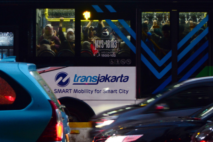 Fare hike: Passengers are seen inside a Transjakarta bus in the middle of a traffic jam near a Transjakarta bus stop in South Jakarta, on Thursday, October 30, 2025. The Jakarta administration’s plan to increase Transjakarta fares has drawn a mixed reaction, with some commuters claiming the move is necessary to maintain quality and others claiming it will hurt their wallets.